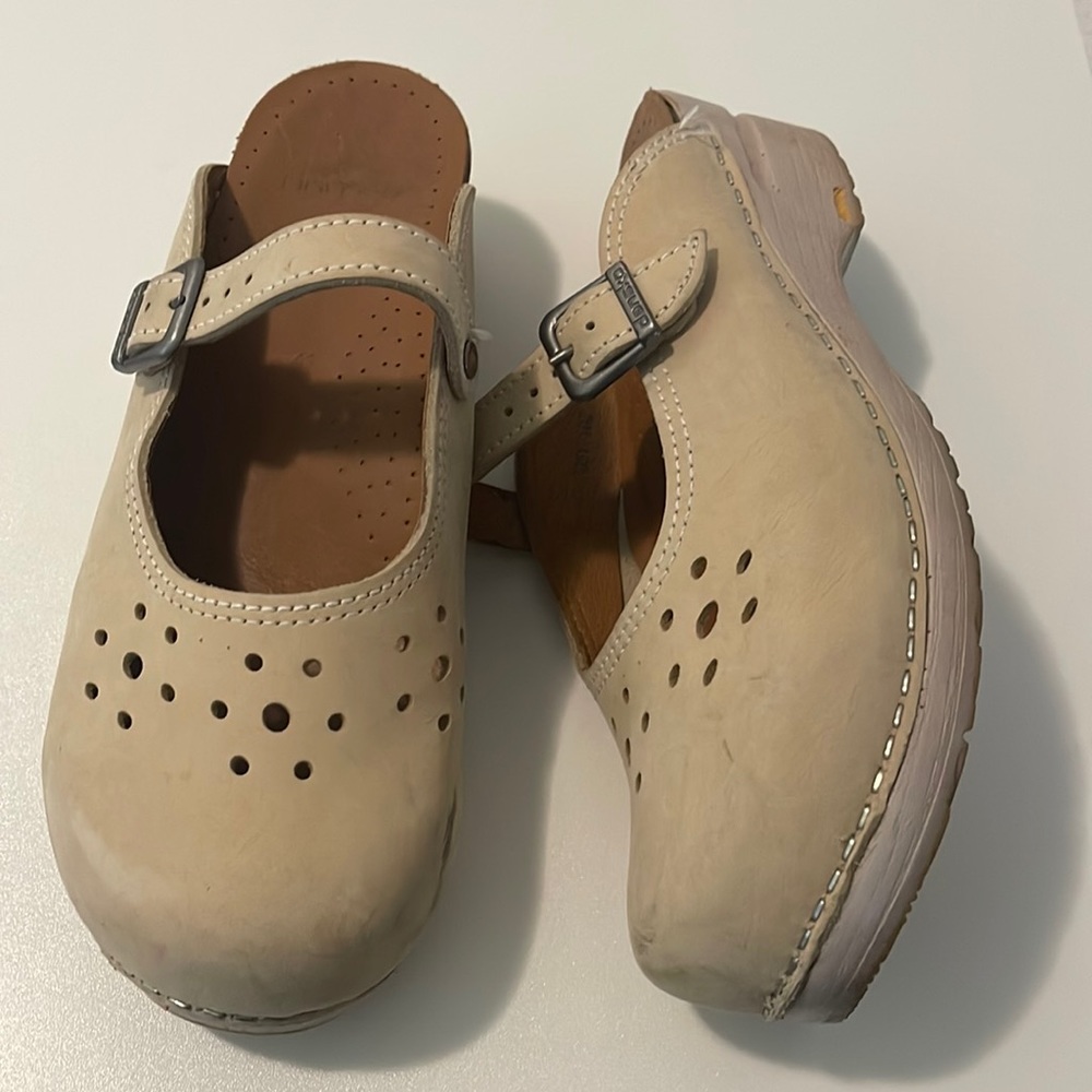 Dansko women's Slip on  Clogs, Buckle Comfort Shoes size 41  7051 107